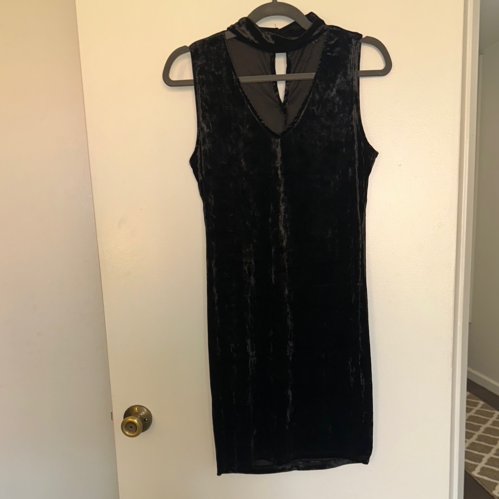 Elegant Black Sleeveless Dress